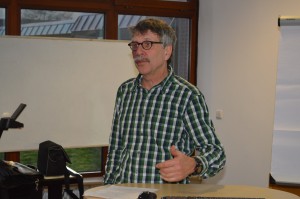 Fritz Bredfeldt berichtet auf unserm Plenum  am 2.2.14 über die ersten Ergebnisse der Arbeitsgruppe Bau 