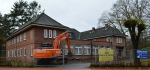 Die Abrissarbeiten des alten' Hauses an den Auen' haben begonnen