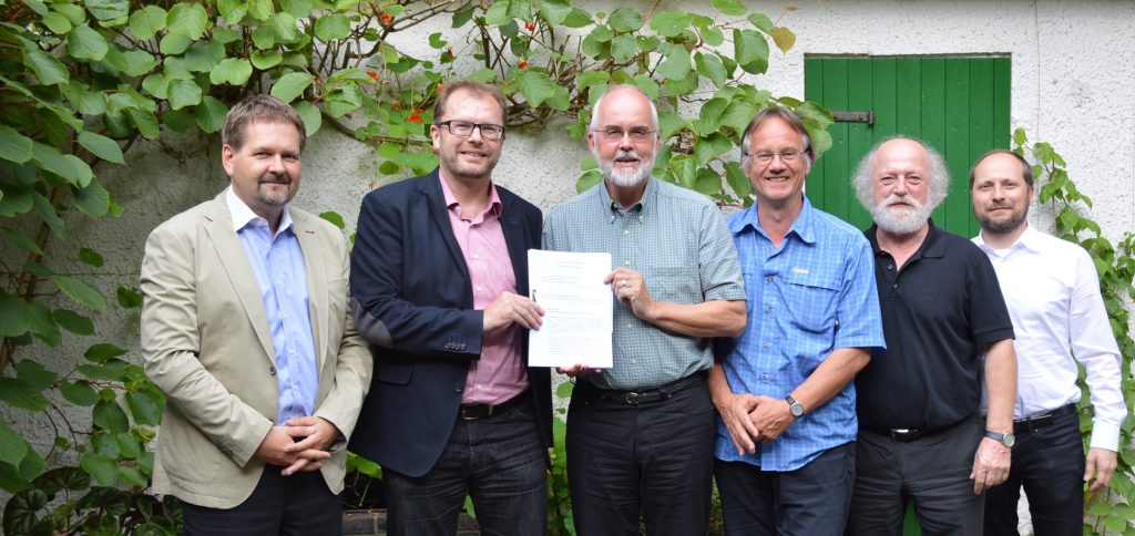 Geschafft - der Generalunternerhmervertrag ist unterzeichnet.